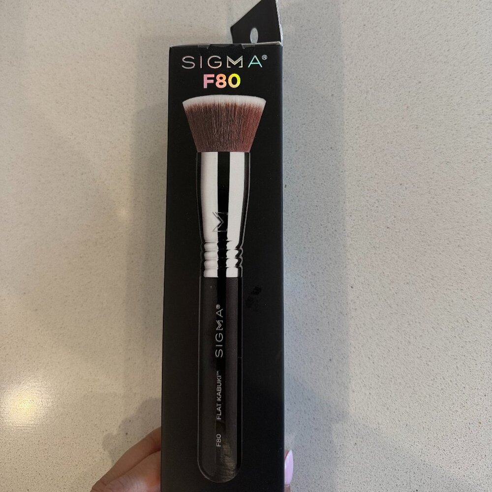 Sigma Beauty Brush: F80 Flat Kabuki Brush